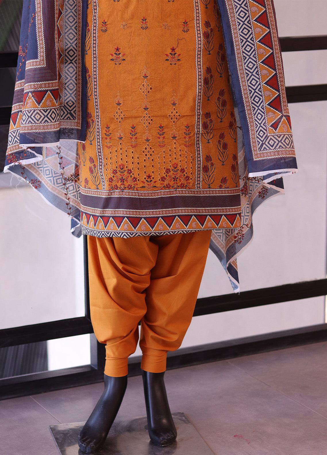 Bin Saeed Embroidered Digital Lawn 3 Piece Unstitched Suit BS24EDL-106 Bin Saeed Embroidered Digital Lawn 3 Piece Unstitched Suit BS24EDL-106