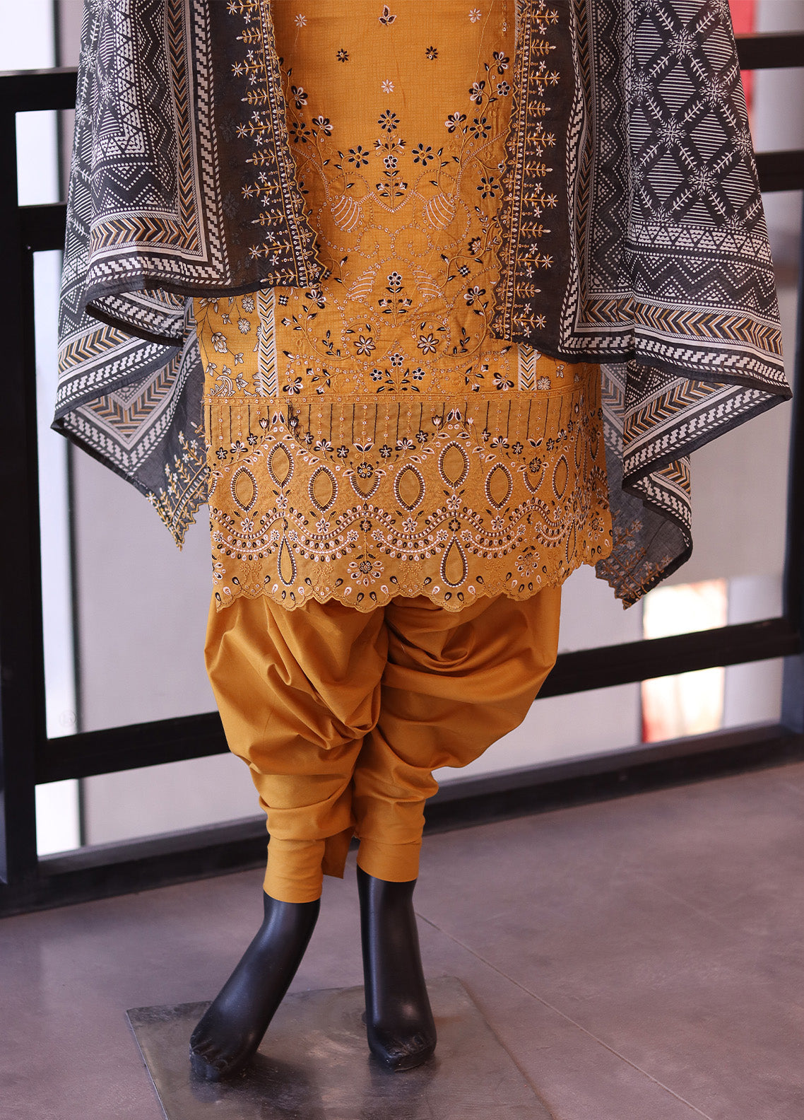 Bin Saeed Embroidered Digital Lawn 3 Piece Unstitched Suit BS24EDL-121 Bin Saeed Embroidered Digital Lawn 3 Piece Unstitched Suit BS24EDL-121