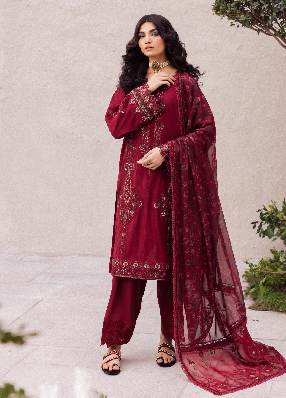 Dahlia By Iznik Embroidered Luxury Lawn 3 Piece Unstitched Suit IZ24DLL 01 GOSSAMER Dahlia By Iznik Embroidered Luxury Lawn 3 Piece Unstitched Suit IZ24DLL 01 GOSSAMER