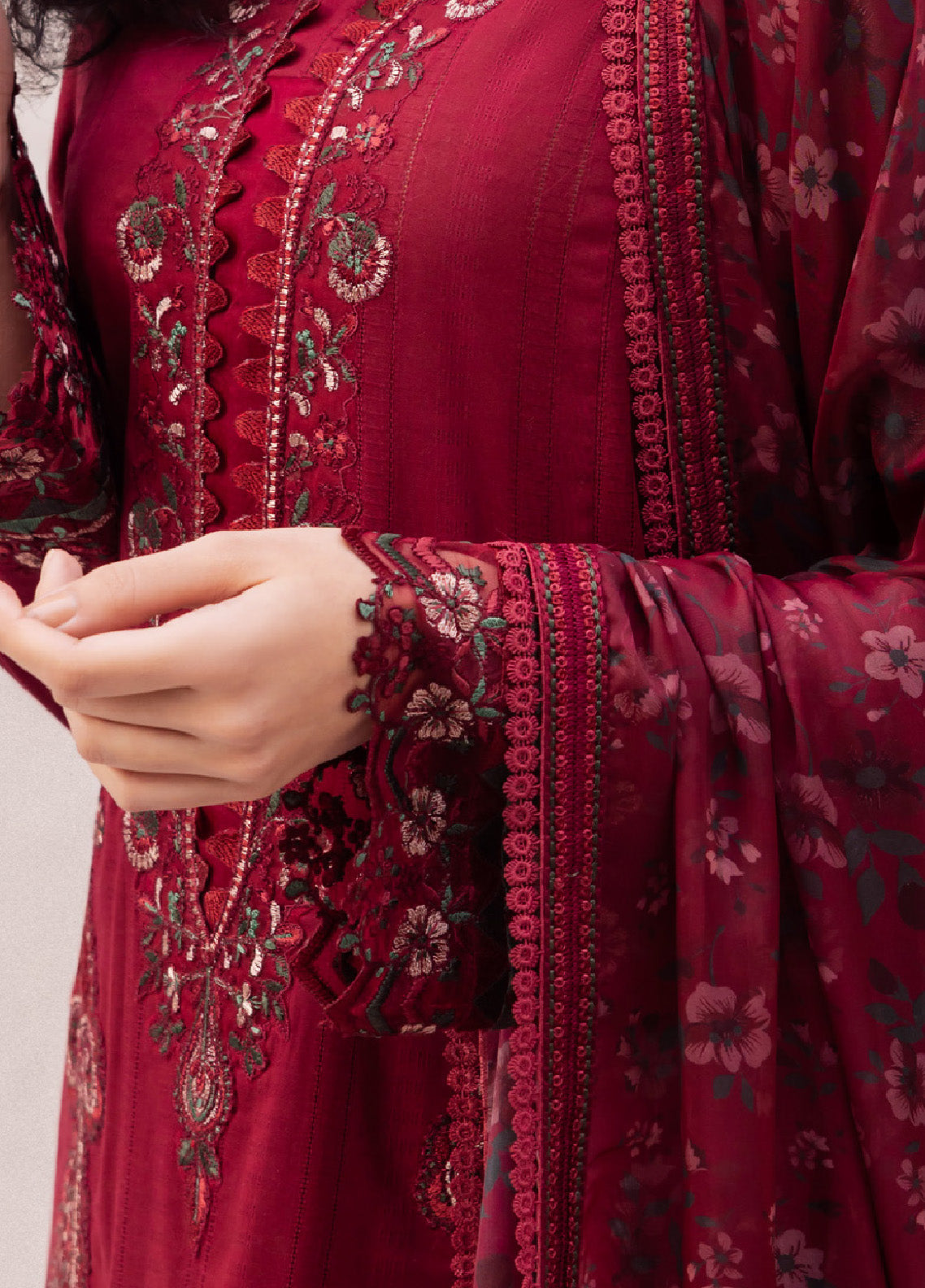 Dahlia By Iznik Embroidered Luxury Lawn 3 Piece Unstitched Suit IZ24DLL 01 GOSSAMER Dahlia By Iznik Embroidered Luxury Lawn 3 Piece Unstitched Suit IZ24DLL 01 GOSSAMER