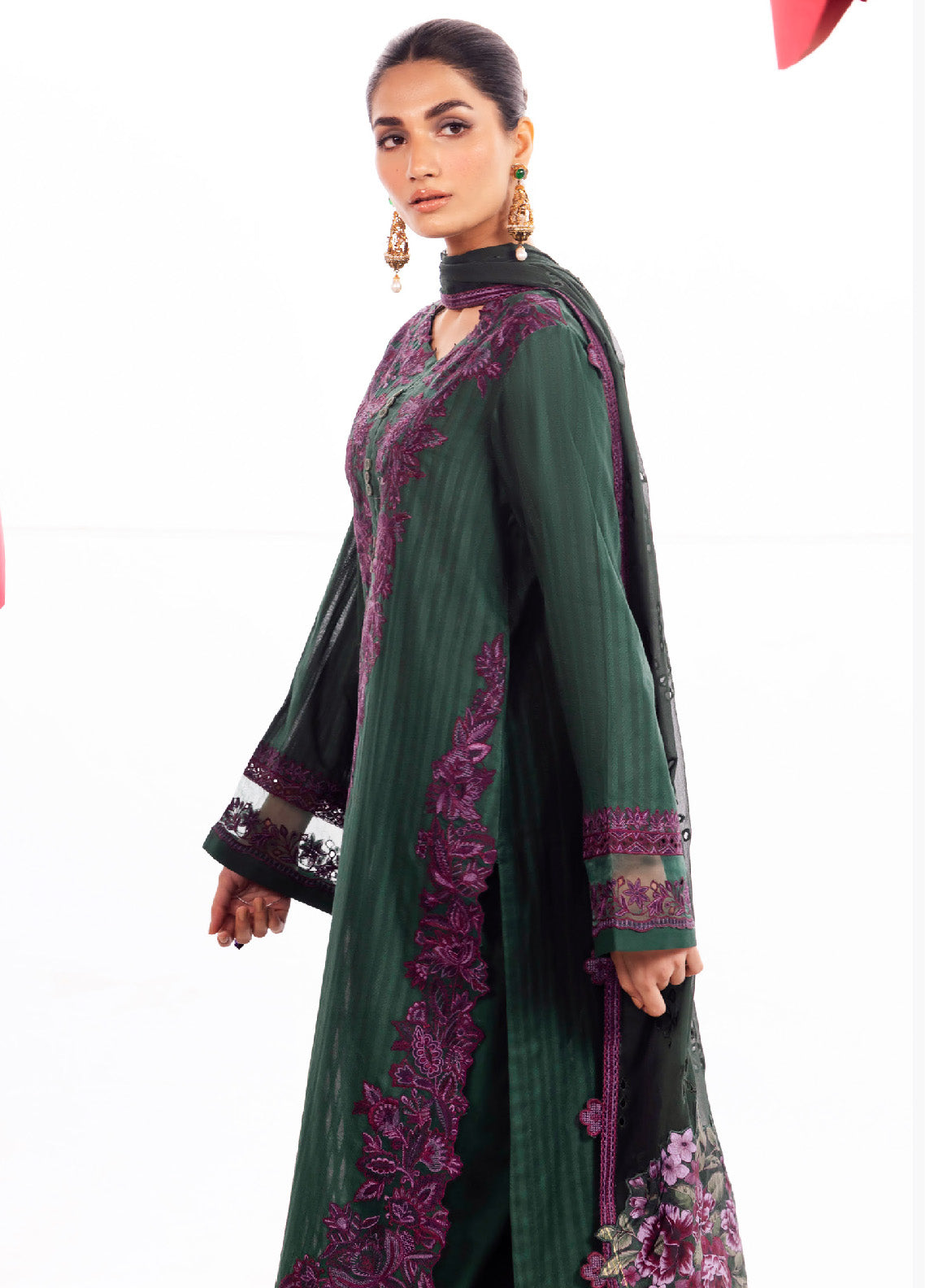 Dahlia By Iznik Embroidered Luxury Lawn 3 Piece Unstitched Suit IZ24DLL 02 WHIMSY Dahlia By Iznik Embroidered Luxury Lawn 3 Piece Unstitched Suit IZ24DLL 02 WHIMSY