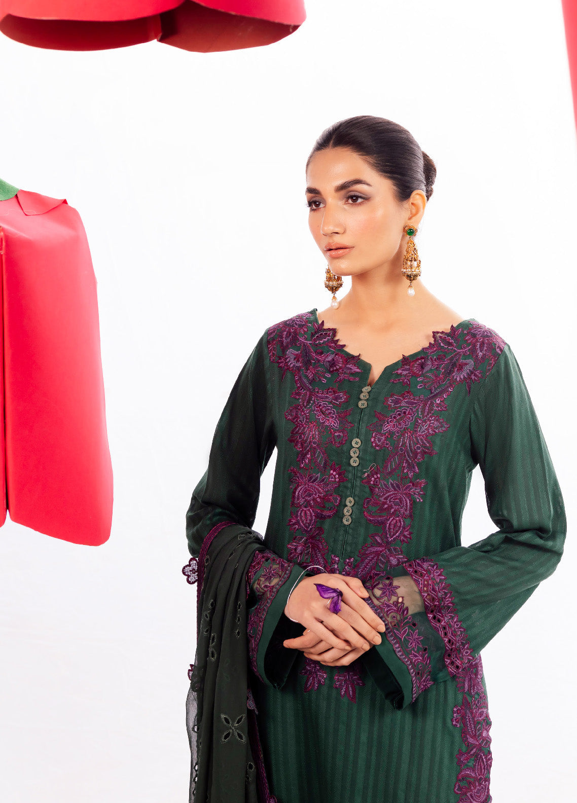 Dahlia By Iznik Embroidered Luxury Lawn 3 Piece Unstitched Suit IZ24DLL 02 WHIMSY Dahlia By Iznik Embroidered Luxury Lawn 3 Piece Unstitched Suit IZ24DLL 02 WHIMSY