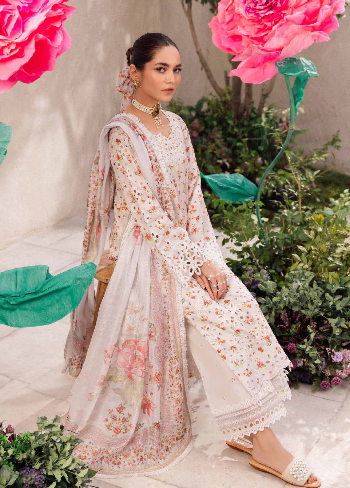 Dahlia By Iznik Embroidered Luxury Lawn 3 Piece Unstitched Suit IZ24DLL 05 SPLENDOUR Dahlia By Iznik Embroidered Luxury Lawn 3 Piece Unstitched Suit IZ24DLL 05 SPLENDOUR