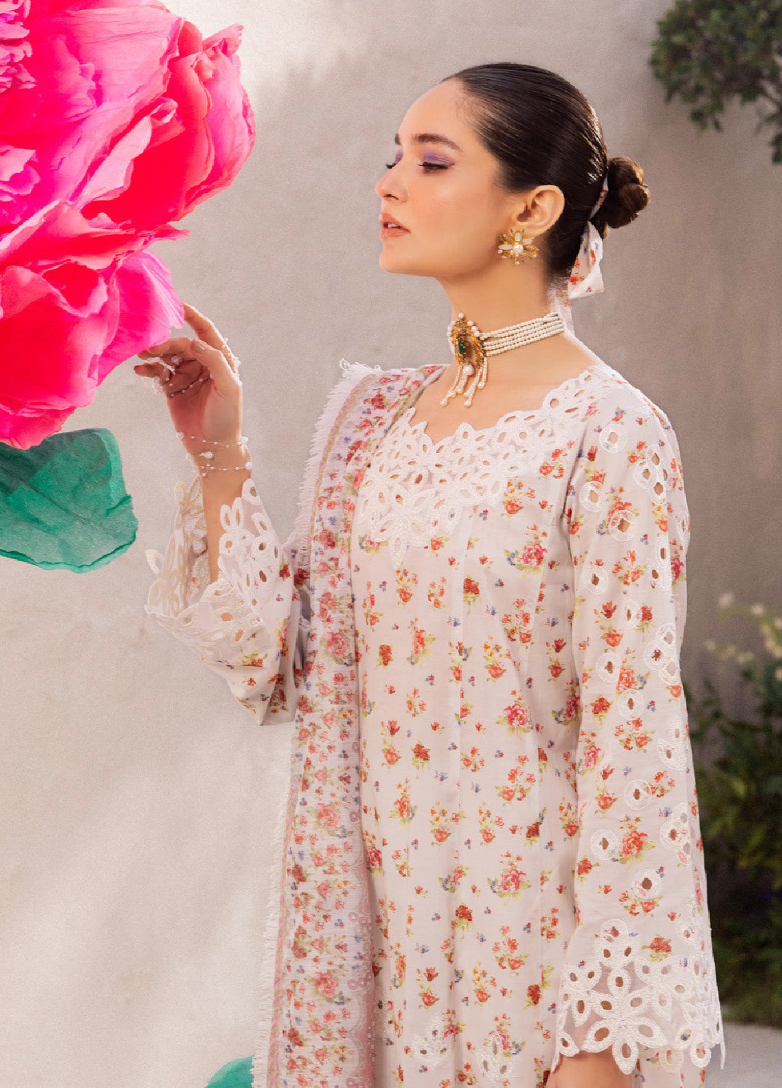 Dahlia By Iznik Embroidered Luxury Lawn 3 Piece Unstitched Suit IZ24DLL 05 SPLENDOUR Dahlia By Iznik Embroidered Luxury Lawn 3 Piece Unstitched Suit IZ24DLL 05 SPLENDOUR