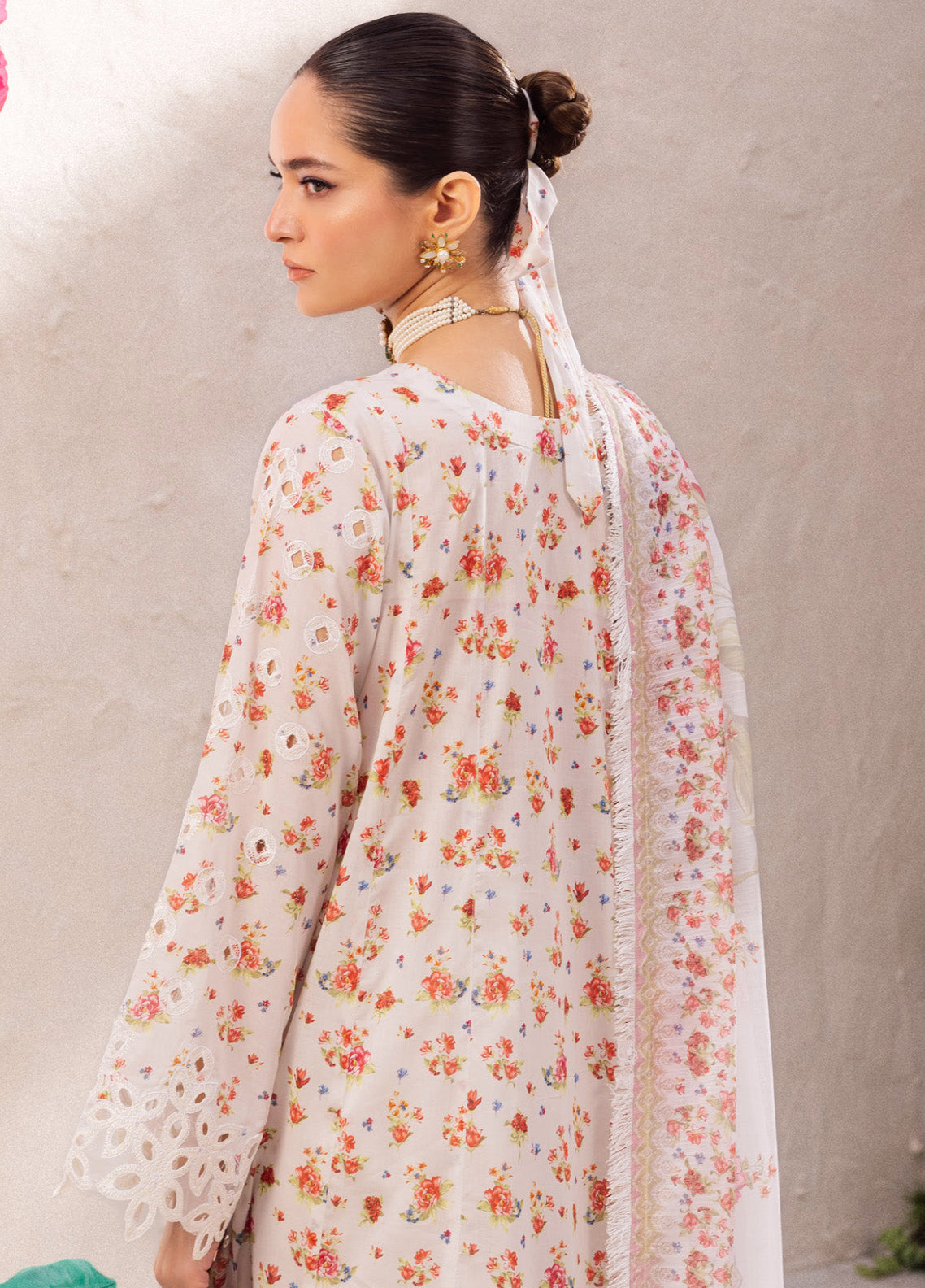 Dahlia By Iznik Embroidered Luxury Lawn 3 Piece Unstitched Suit IZ24DLL 05 SPLENDOUR Dahlia By Iznik Embroidered Luxury Lawn 3 Piece Unstitched Suit IZ24DLL 05 SPLENDOUR