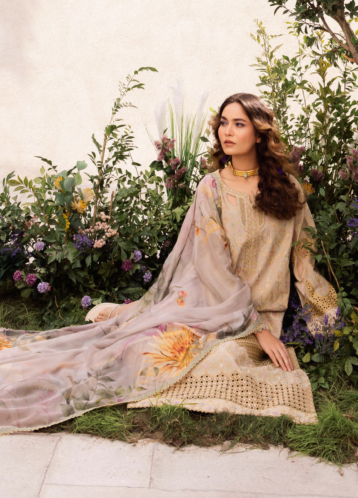 Dahlia By Iznik Embroidered Luxury Lawn 3 Piece Unstitched Suit IZ24DLL 05 SPLENDOUR Dahlia By Iznik Embroidered Luxury Lawn 3 Piece Unstitched Suit IZ24DLL 05 SPLENDOUR