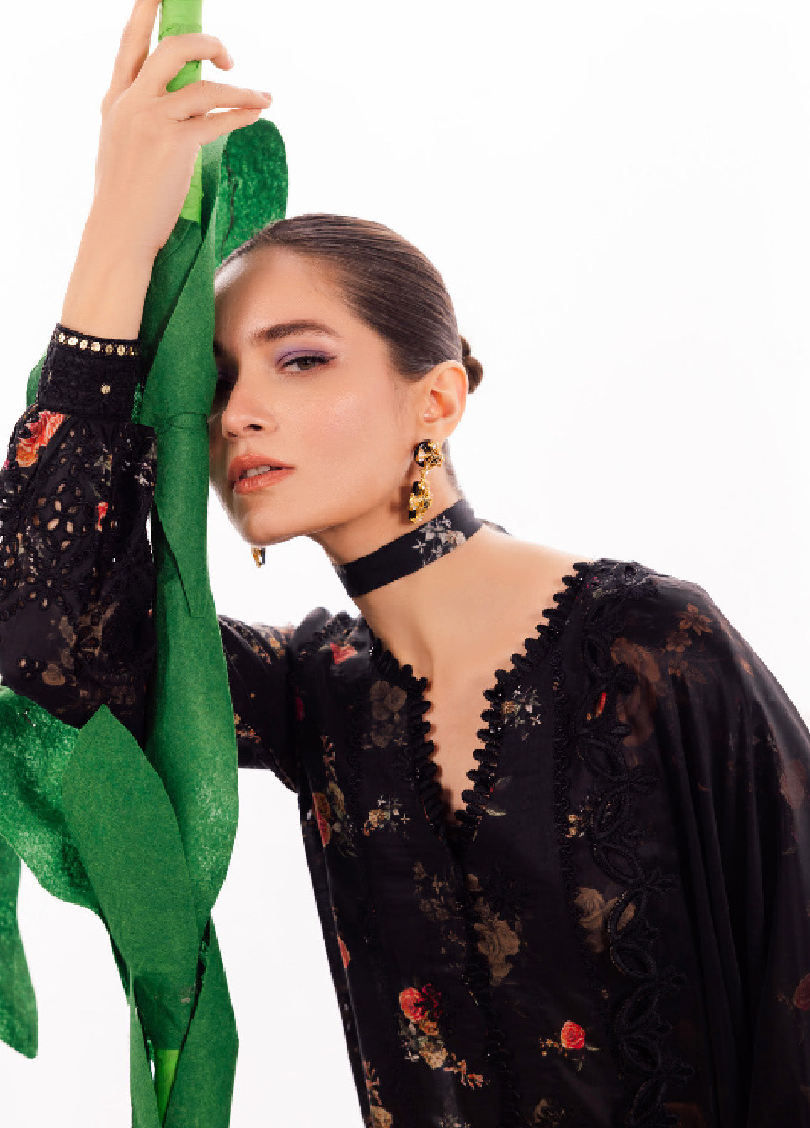 Dahlia By Iznik Embroidered Luxury Lawn 3 Piece Unstitched Suit IZ24DLL 08 ENCHANT Dahlia By Iznik Embroidered Luxury Lawn 3 Piece Unstitched Suit IZ24DLL 08 ENCHANT