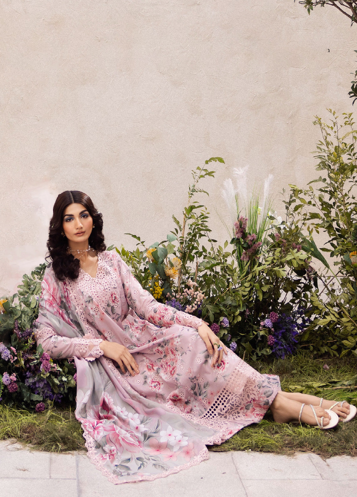 Dahlia By Iznik Embroidered Luxury Lawn 3 Piece Unstitched Suit IZ24DLL 09 WHISPER Dahlia By Iznik Embroidered Luxury Lawn 3 Piece Unstitched Suit IZ24DLL 09 WHISPER