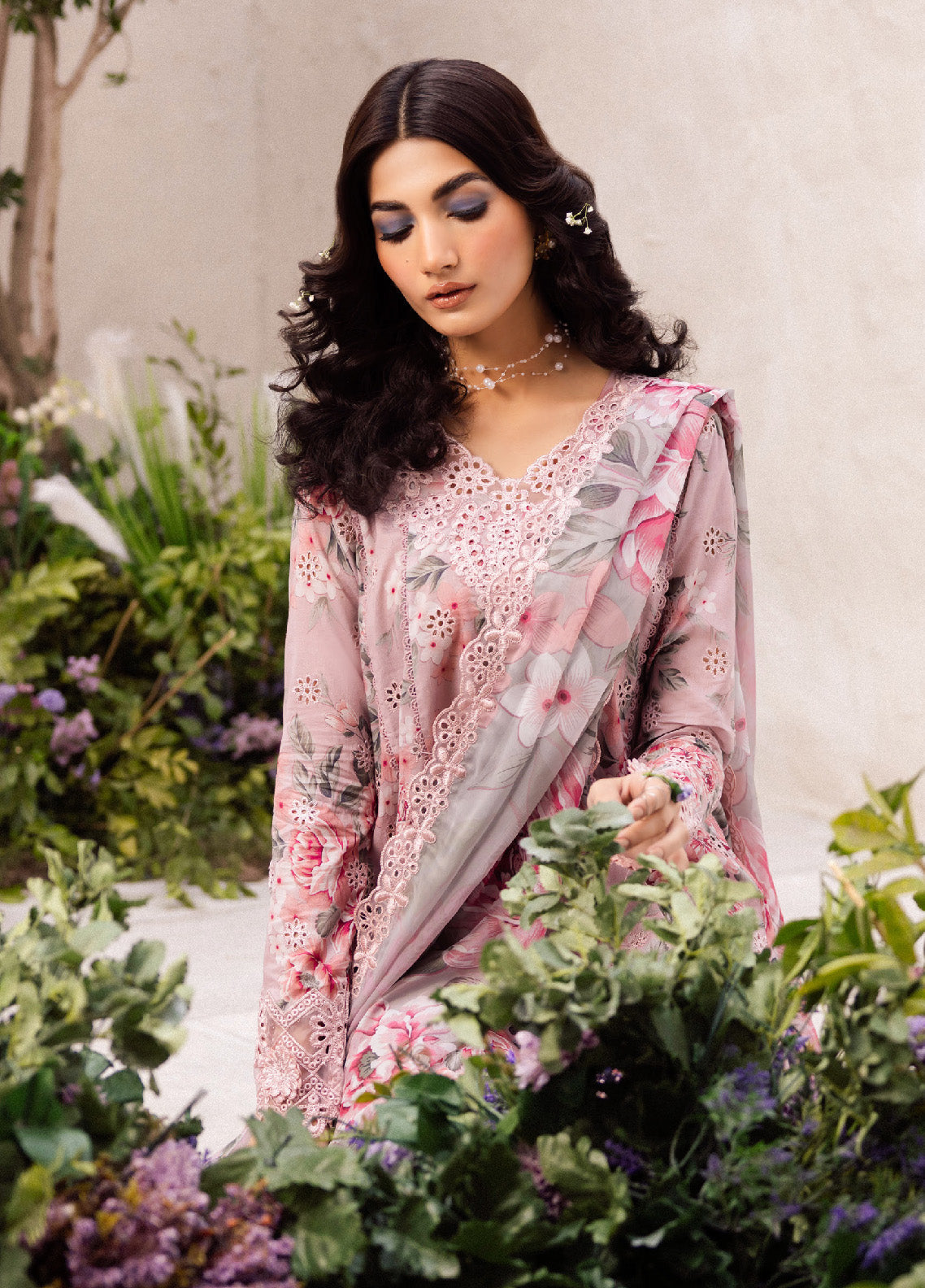 Dahlia By Iznik Embroidered Luxury Lawn 3 Piece Unstitched Suit IZ24DLL 09 WHISPER Dahlia By Iznik Embroidered Luxury Lawn 3 Piece Unstitched Suit IZ24DLL 09 WHISPER