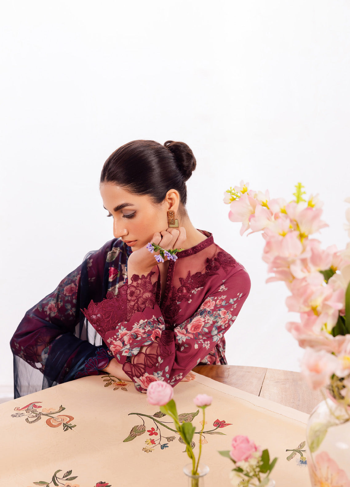 Dahlia By Iznik Embroidered Luxury Lawn 3 Piece Unstitched Suit IZ24DLL 11 SOLISTICE Dahlia By Iznik Embroidered Luxury Lawn 3 Piece Unstitched Suit IZ24DLL 11 SOLISTICE