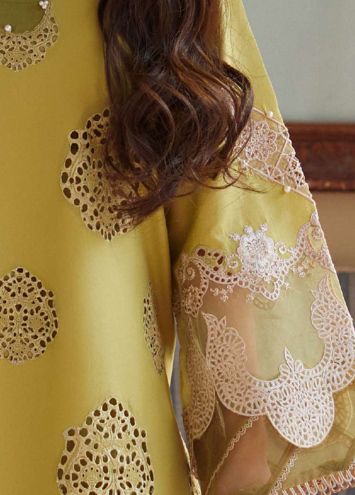 Elaf Premium Eid Edit Embroidered Lawn 3 Piece Unstitched Suit EF24PEE D-05 MEENAH Elaf Premium Eid Edit Embroidered Lawn 3 Piece Unstitched Suit EF24PEE D-05 MEENAH