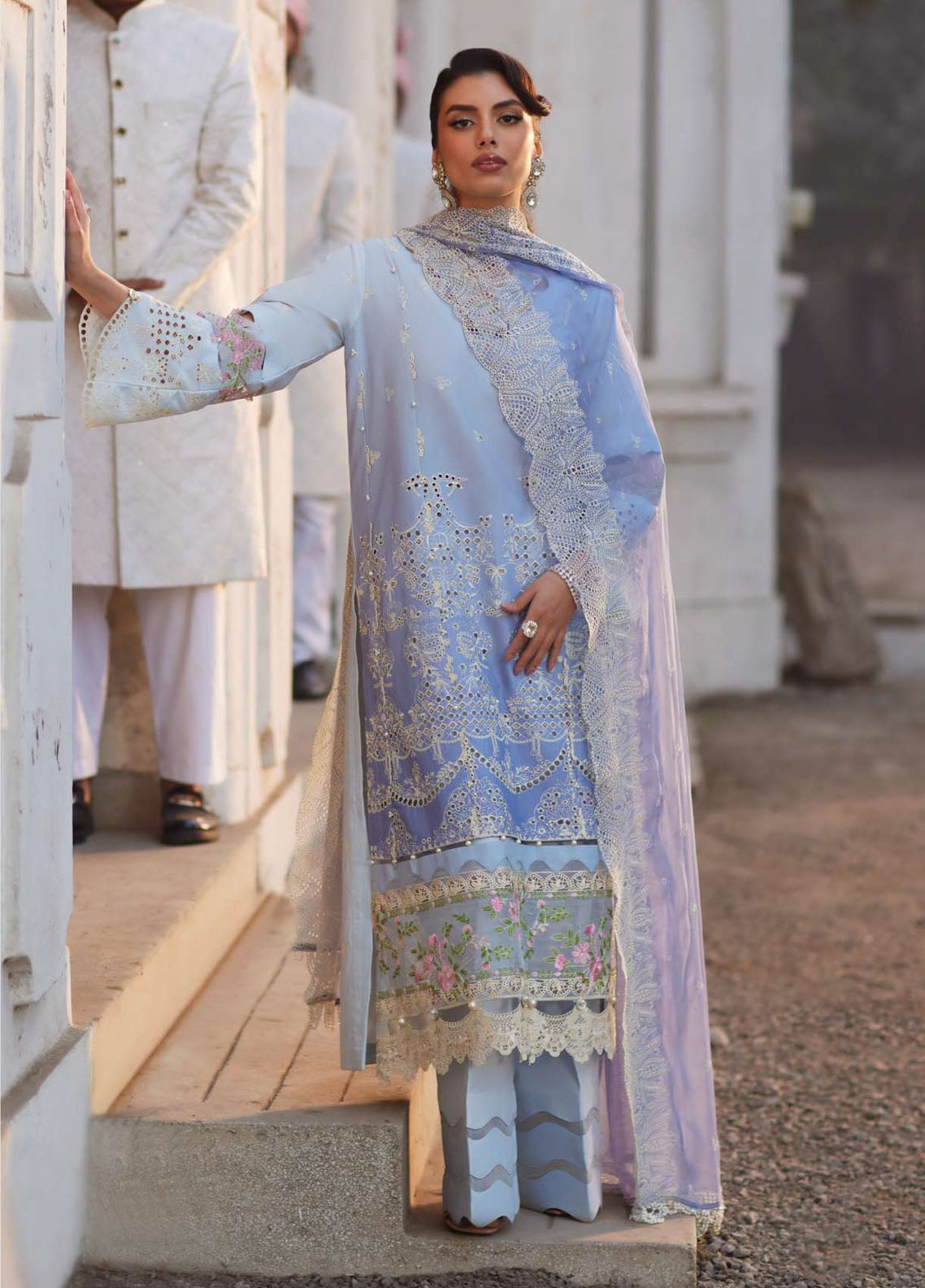 Elaf Premium Eid Edit Embroidered Lawn 3 Piece Unstitched Suit EF24PEE D-08 AMYRA Elaf Premium Eid Edit Embroidered Lawn 3 Piece Unstitched Suit EF24PEE D-08 AMYRA