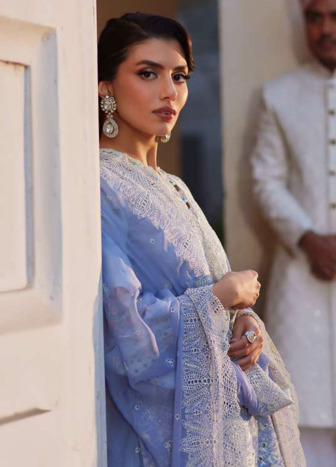 Elaf Premium Eid Edit Embroidered Lawn 3 Piece Unstitched Suit EF24PEE D-08 AMYRA Elaf Premium Eid Edit Embroidered Lawn 3 Piece Unstitched Suit EF24PEE D-08 AMYRA