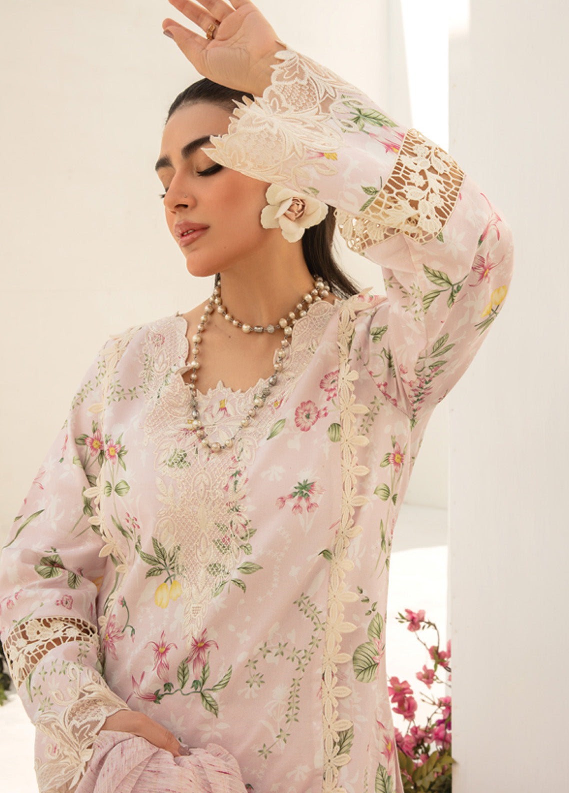 Florance By Rang Rasiya Embroidered Premium Lawn 3 Piece Unstitched Suit RR24FEL D02 LUNA Florance By Rang Rasiya Embroidered Premium Lawn 3 Piece Unstitched Suit RR24FEL D02 LUNA