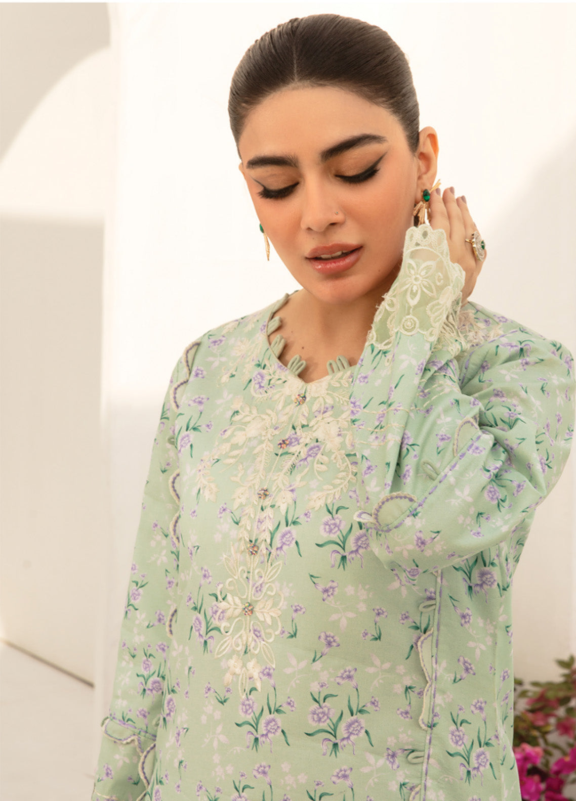 Florance By Rang Rasiya Embroidered Premium Lawn 3 Piece Unstitched Suit RR24FEL D04 DAHLIA Florance By Rang Rasiya Embroidered Premium Lawn 3 Piece Unstitched Suit RR24FEL D04 DAHLIA