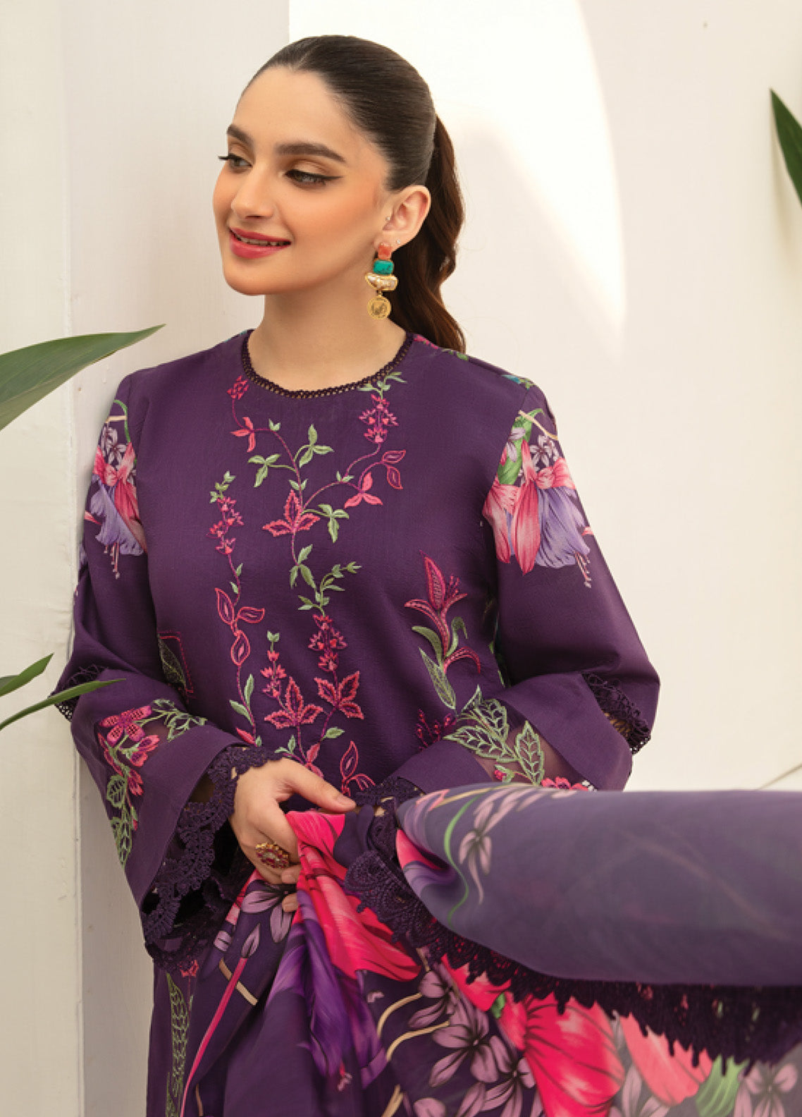 Florance By Rang Rasiya Embroidered Premium Lawn 3 Piece Unstitched Suit RR24FEL D05 CARNATION Florance By Rang Rasiya Embroidered Premium Lawn 3 Piece Unstitched Suit RR24FEL D05 CARNATION