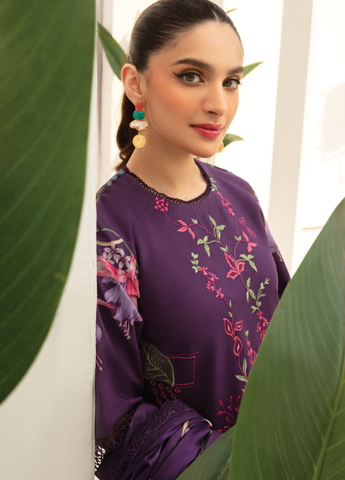 Florance By Rang Rasiya Embroidered Premium Lawn 3 Piece Unstitched Suit RR24FEL D05 CARNATION Florance By Rang Rasiya Embroidered Premium Lawn 3 Piece Unstitched Suit RR24FEL D05 CARNATION