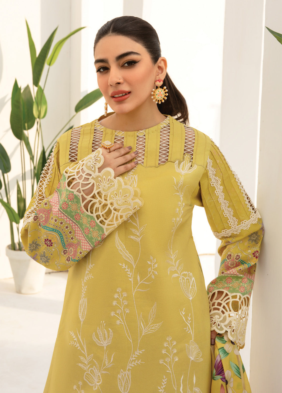 Florance By Rang Rasiya Embroidered Premium Lawn 3 Piece Unstitched Suit RR24FEL D06 SUNSHINE Florance By Rang Rasiya Embroidered Premium Lawn 3 Piece Unstitched Suit RR24FEL D06 SUNSHINE