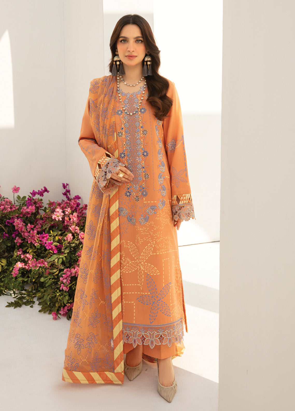 Florance By Rang Rasiya Embroidered Premium Lawn 3 Piece Unstitched Suit RR24FEL D10 CINNAMON Florance By Rang Rasiya Embroidered Premium Lawn 3 Piece Unstitched Suit RR24FEL D10 CINNAMON