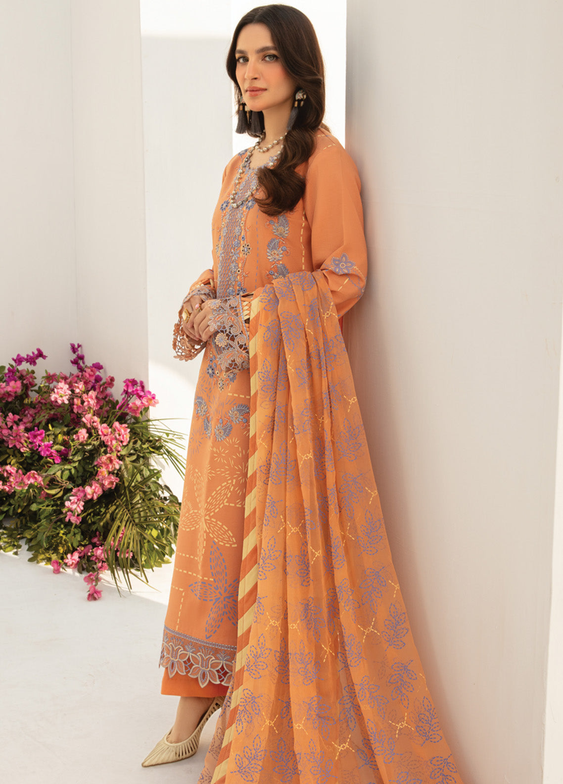 Florance By Rang Rasiya Embroidered Premium Lawn 3 Piece Unstitched Suit RR24FEL D10 CINNAMON Florance By Rang Rasiya Embroidered Premium Lawn 3 Piece Unstitched Suit RR24FEL D10 CINNAMON