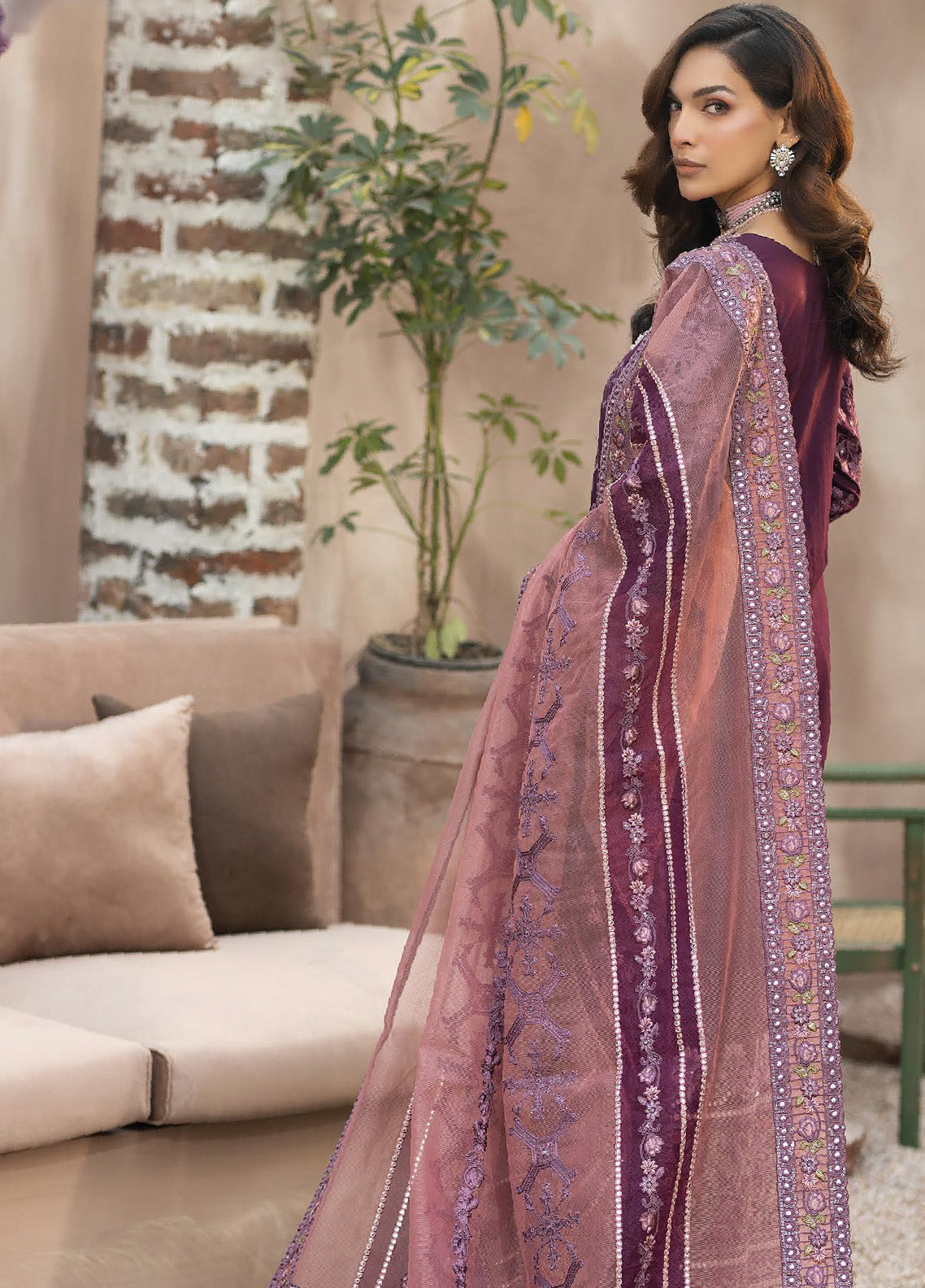 Gulposh By Serene Luxury Embroidered Lawn 3 Piece Unstitched Suit S24GLL-43-AMAYRAH Gulposh By Serene Luxury Embroidered Lawn 3 Piece Unstitched Suit S24GLL-43-AMAYRAH