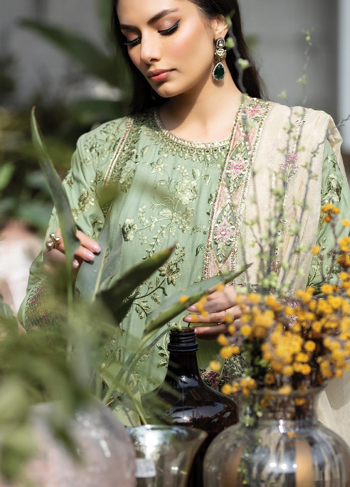 Gulposh By Serene Luxury Embroidered Lawn 3 Piece Unstitched Suit S24GLL-51-AMAANI Gulposh By Serene Luxury Embroidered Lawn 3 Piece Unstitched Suit S24GLL-51-AMAANI
