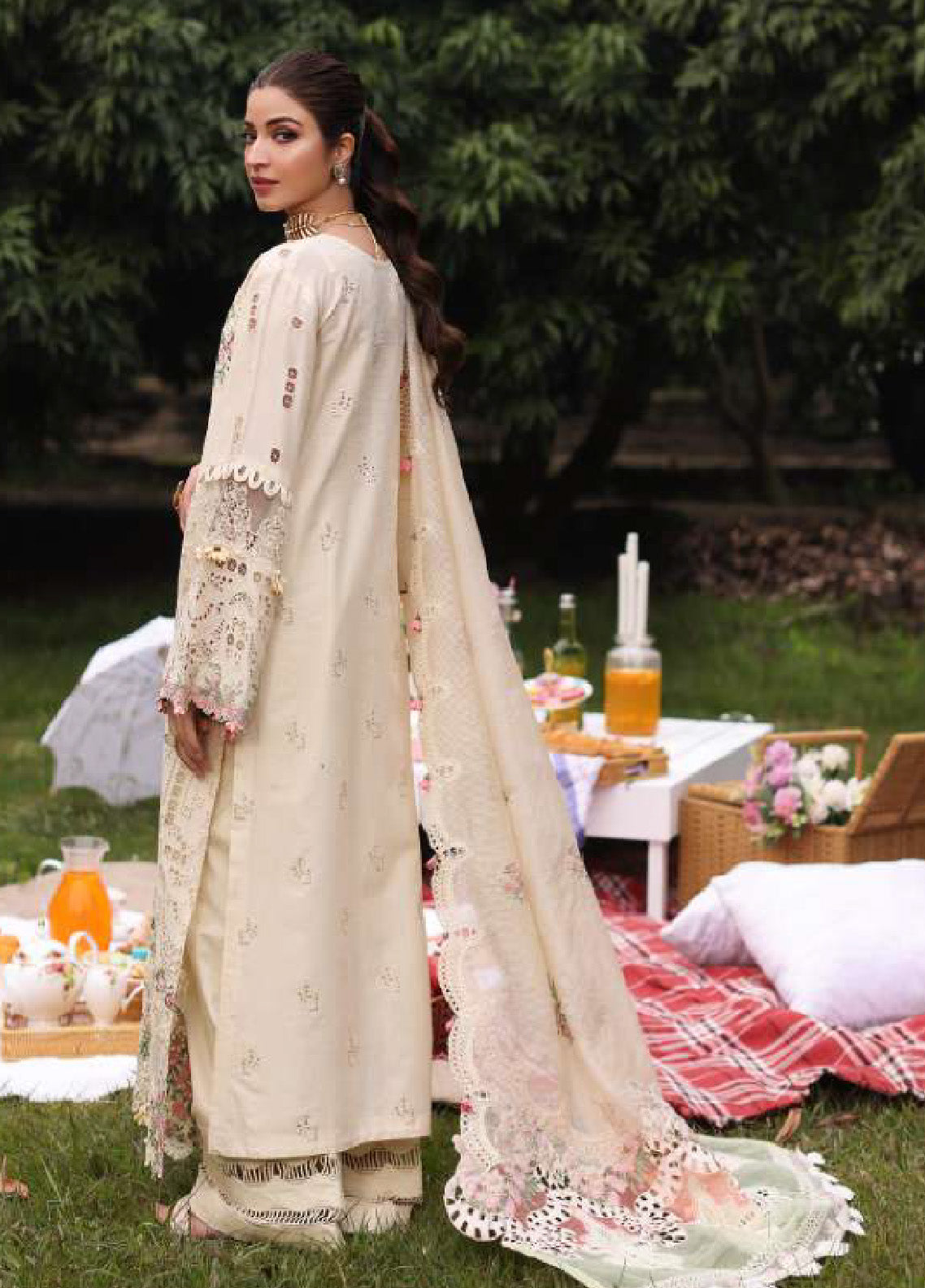 Kahf Festive Luxury Embroidered Lawn 3 Piece Unstitched Suit K24FLL-07 SHIREEN Kahf Festive Luxury Embroidered Lawn 3 Piece Unstitched Suit K24FLL-07 SHIREEN