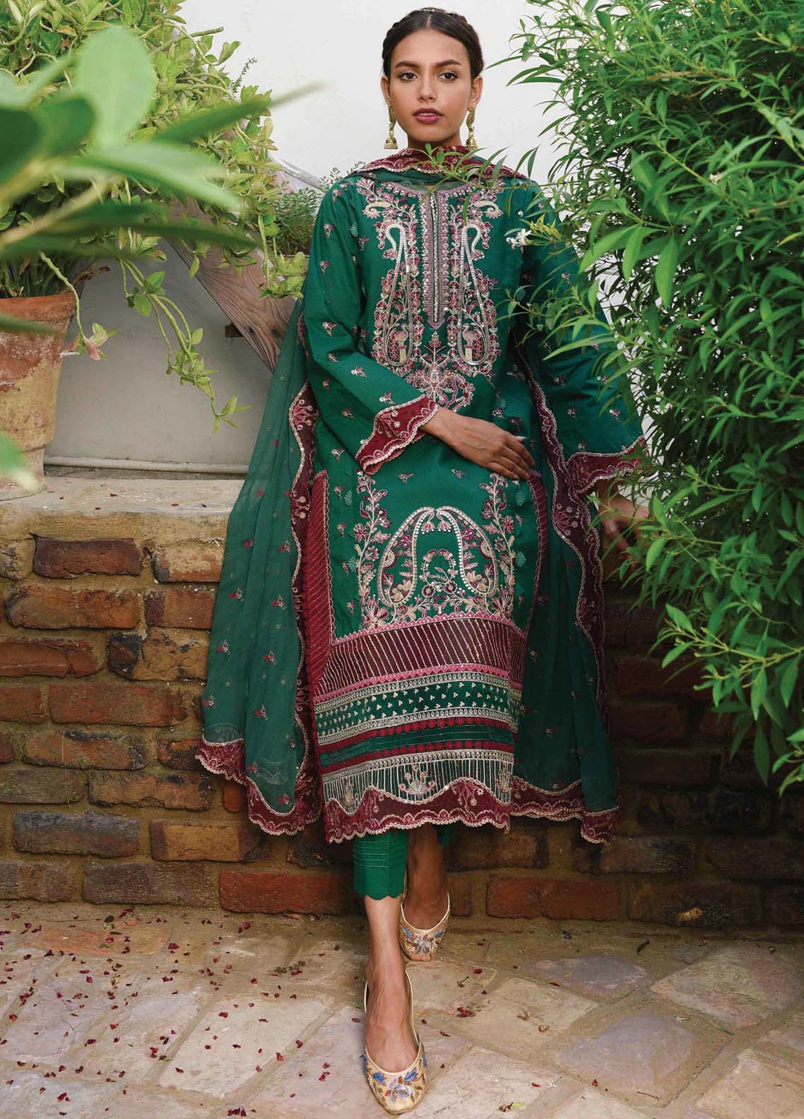 Qline By Qalamkar Embroidered Linen Unstitched 3 Piece Suit - 13 Qline By Qalamkar Embroidered Linen Unstitched 3 Piece Suit - 13