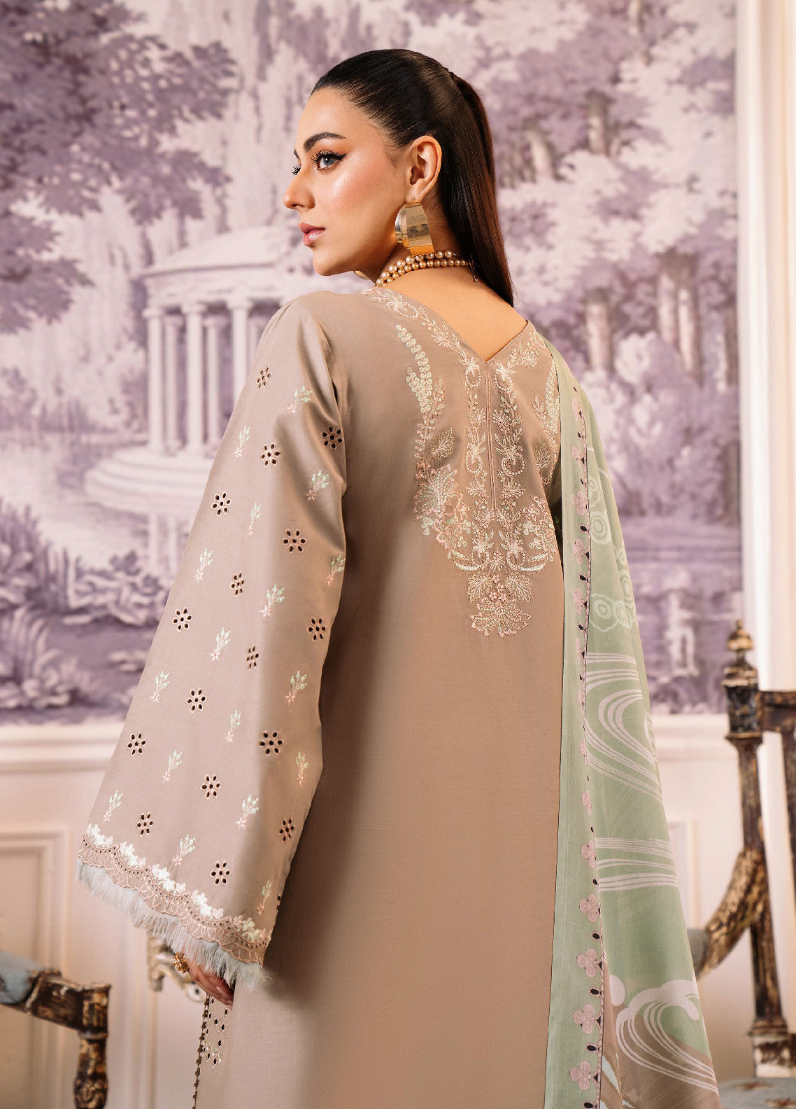 La'Hira By Bin Ilyas Embroidered Spring Lawn 3 Piece Unstitched Suit BI24LHSL-203-A La'Hira By Bin Ilyas Embroidered Spring Lawn 3 Piece Unstitched Suit BI24LHSL-203-A