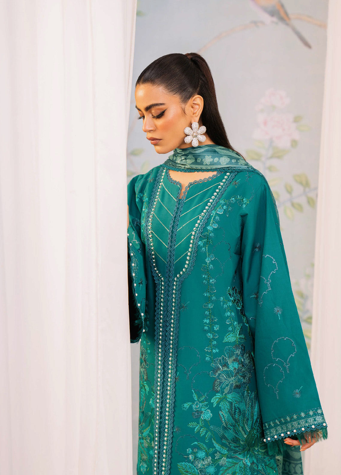 La'Hira By Bin Ilyas Embroidered Spring Lawn 3 Piece Unstitched Suit BI24LHSL-207-A La'Hira By Bin Ilyas Embroidered Spring Lawn 3 Piece Unstitched Suit BI24LHSL-207-A