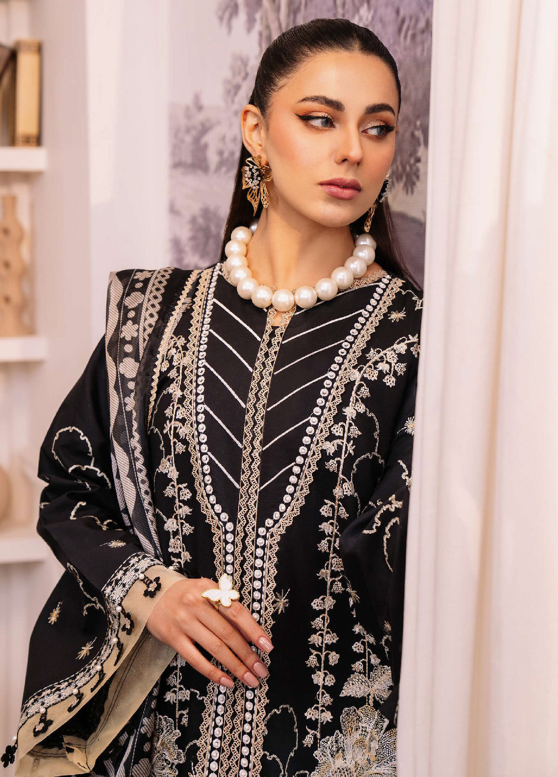 La'Hira By Bin Ilyas Embroidered Spring Lawn 3 Piece Unstitched Suit BI24LHSL-207-B La'Hira By Bin Ilyas Embroidered Spring Lawn 3 Piece Unstitched Suit BI24LHSL-207-B