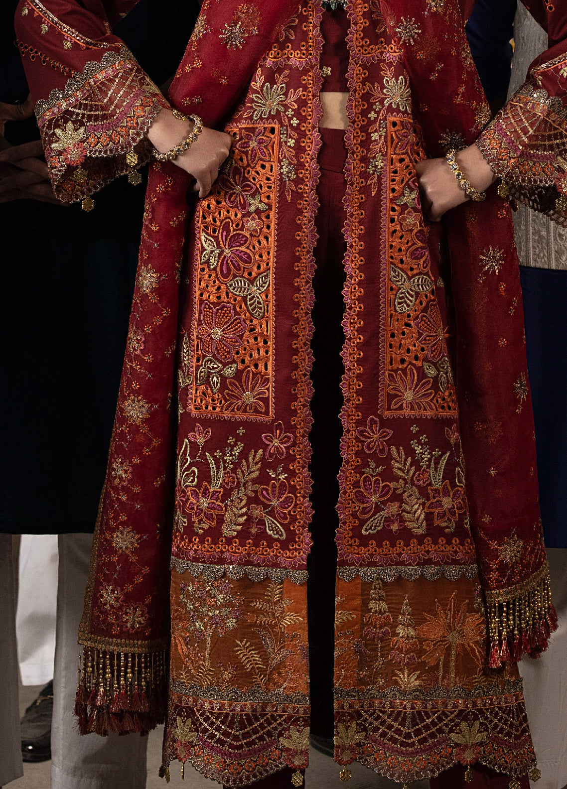 Mahrukh By Mahnur Luxury Lawn 3 Piece Unstitched Suit M24MLL-CARNATION Mahrukh By Mahnur Luxury Lawn 3 Piece Unstitched Suit M24MLL-CARNATION