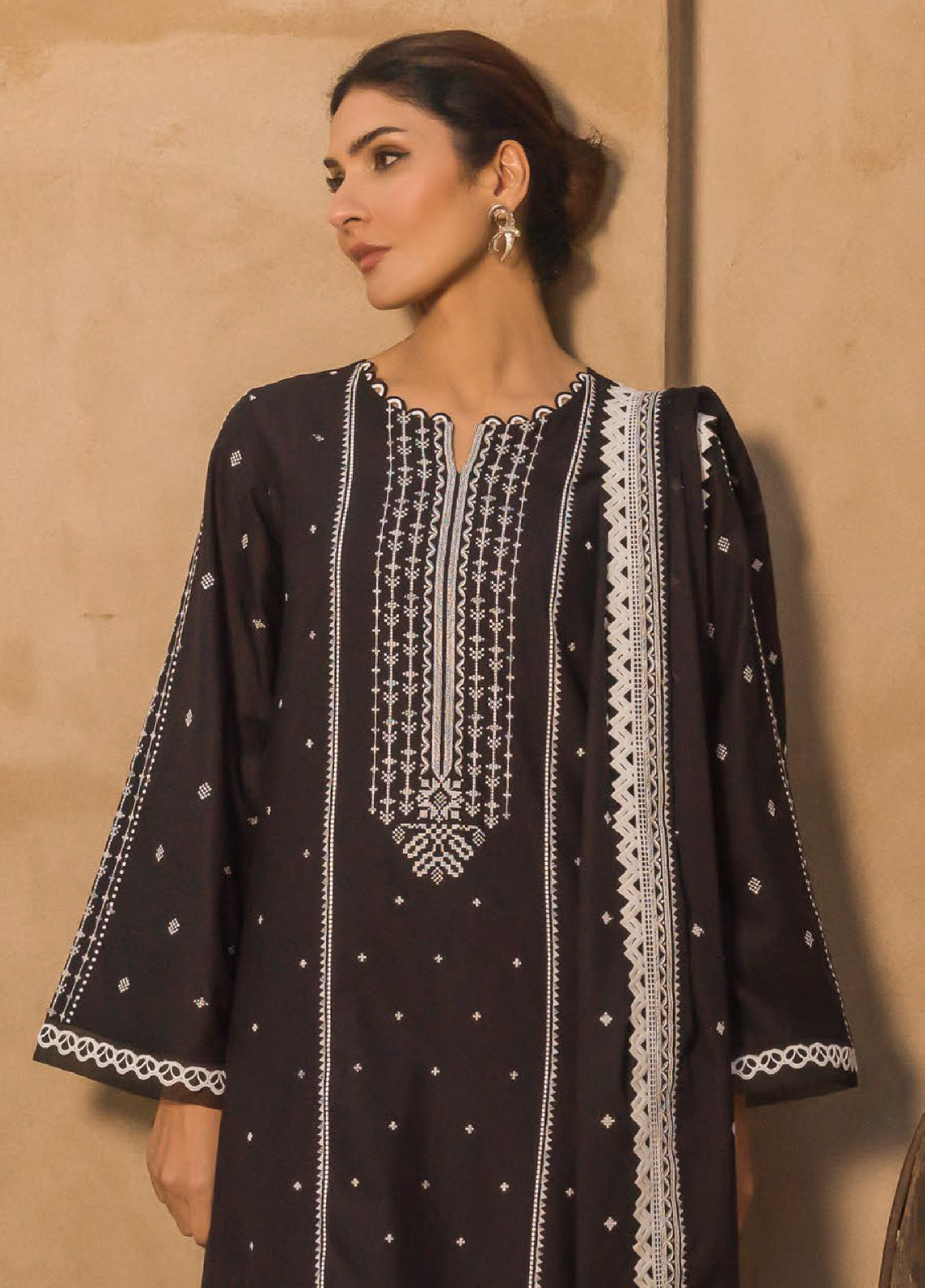 Mirage By Sahar Spring Luxury Lawn 3 Piece Unstitched Suit S24MSLL-04 Mirage By Sahar Spring Luxury Lawn 3 Piece Unstitched Suit S24MSLL-04