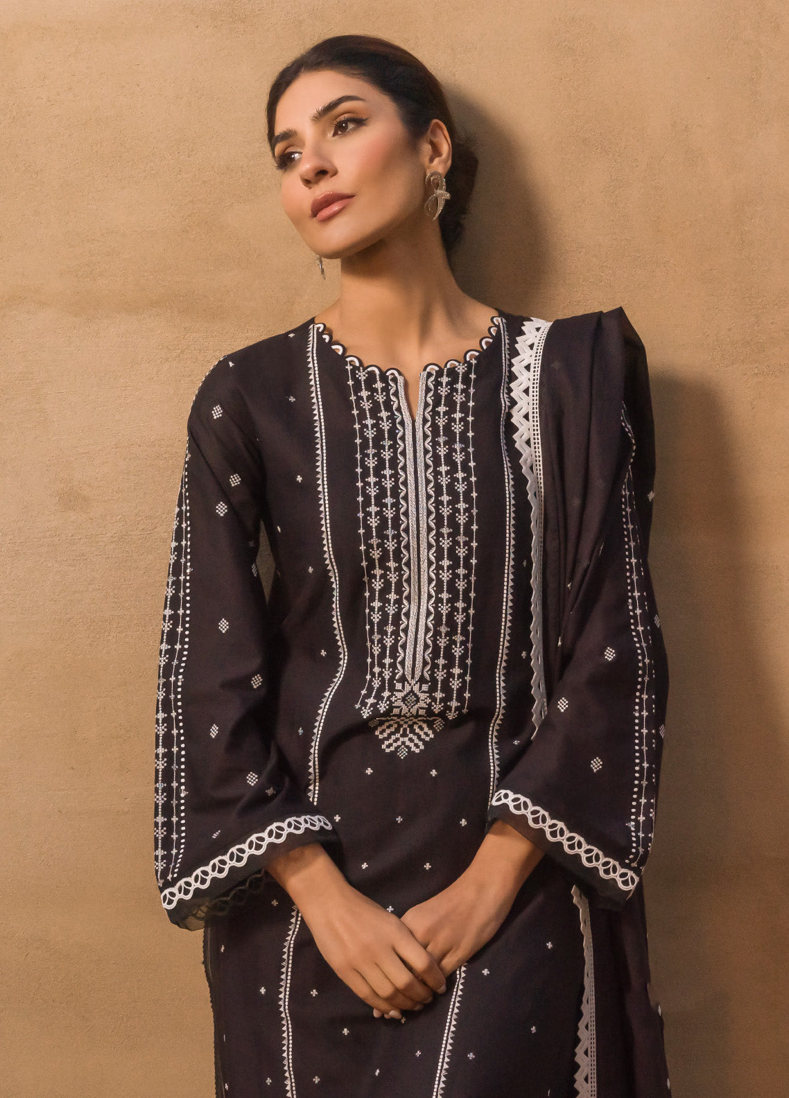Mirage By Sahar Spring Luxury Lawn 3 Piece Unstitched Suit S24MSLL-04 Mirage By Sahar Spring Luxury Lawn 3 Piece Unstitched Suit S24MSLL-04