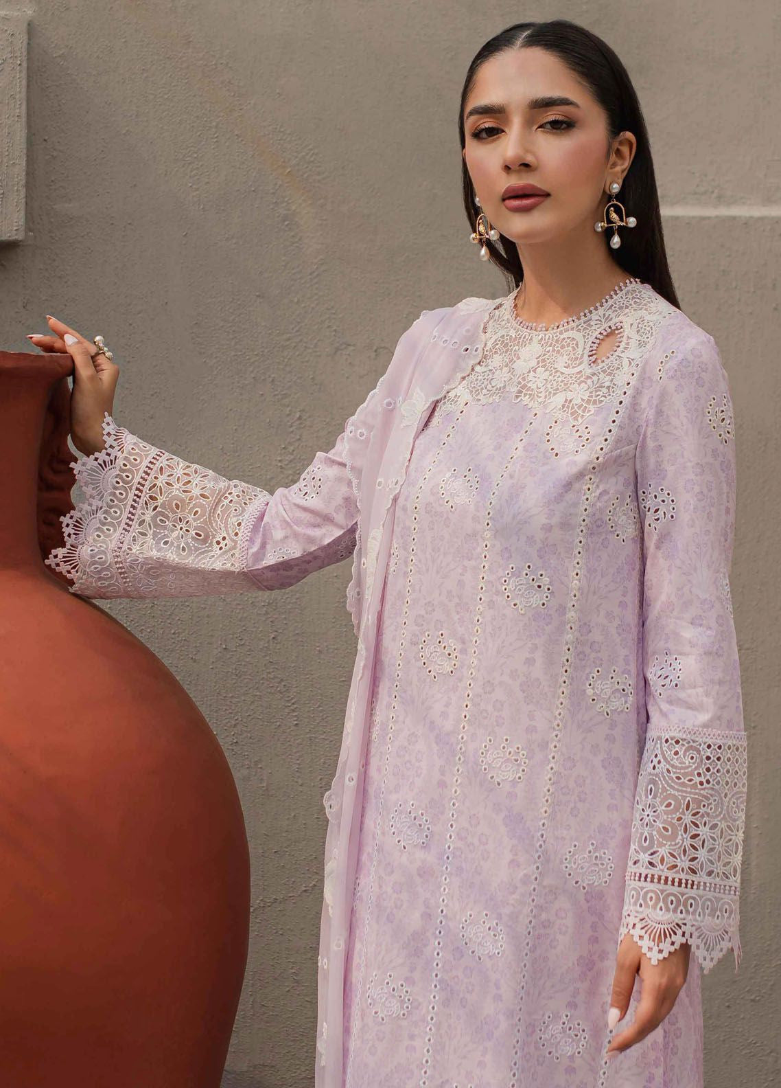 Qalamkar Qline Embroidered Lawn 3 Piece Unstitched Suit Q24QEL-03 LYSA Qalamkar Qline Embroidered Lawn 3 Piece Unstitched Suit Q24QEL-03 LYSA