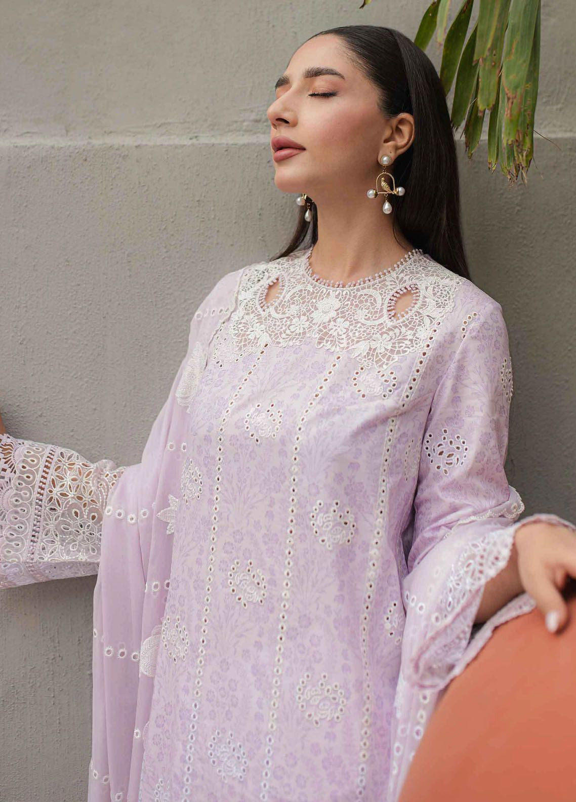 Qalamkar Qline Embroidered Lawn 3 Piece Unstitched Suit Q24QEL-03 LYSA Qalamkar Qline Embroidered Lawn 3 Piece Unstitched Suit Q24QEL-03 LYSA