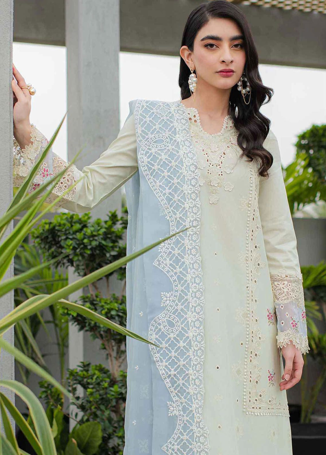 Qalamkar Qline Embroidered Lawn 3 Piece Unstitched Suit Q24QEL-04 ASTER Qalamkar Qline Embroidered Lawn 3 Piece Unstitched Suit Q24QEL-04 ASTER