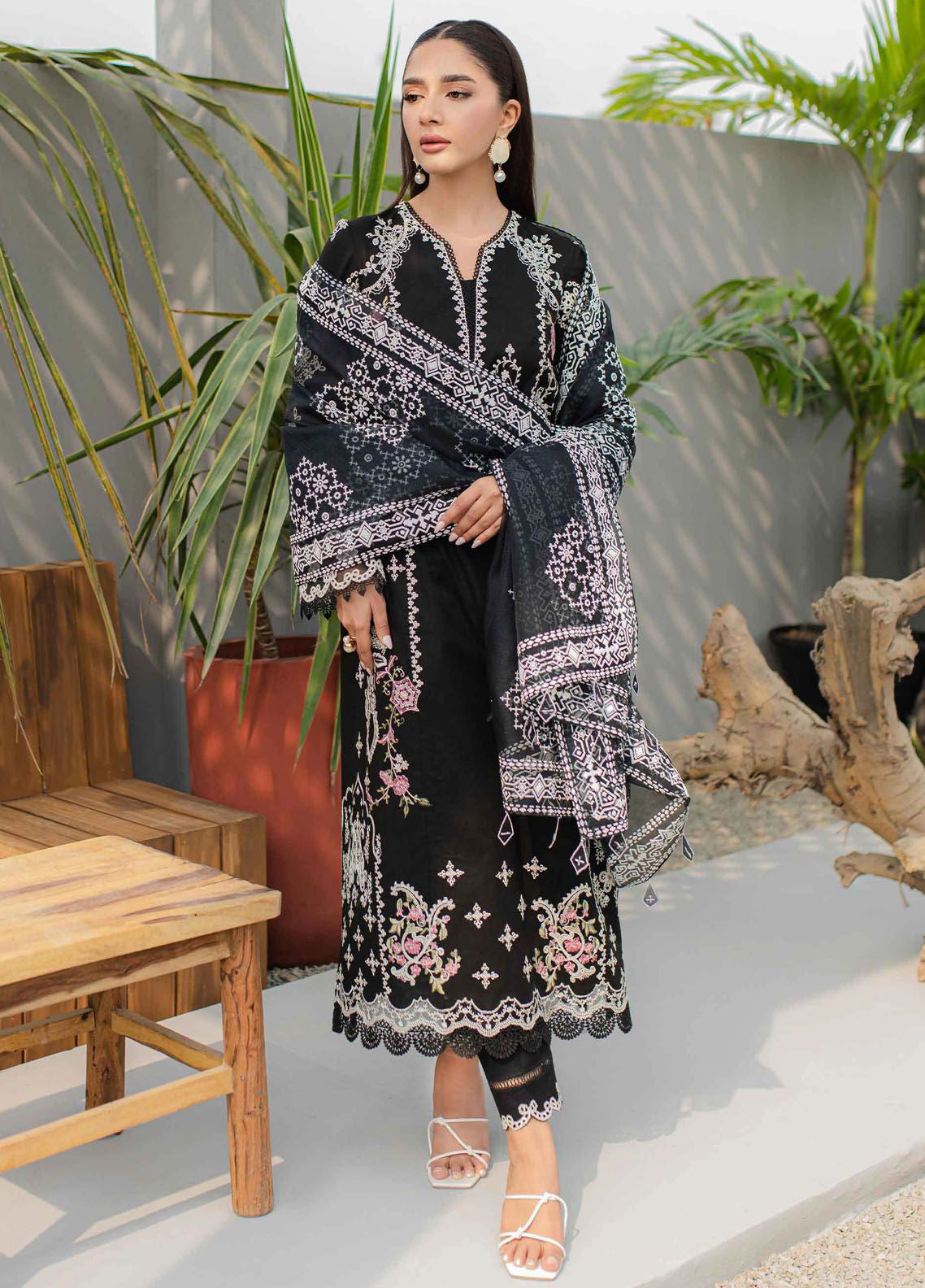 Qalamkar Qline Embroidered Lawn 3 Piece Unstitched Suit Q24QEL-09 EVADNE Qalamkar Qline Embroidered Lawn 3 Piece Unstitched Suit Q24QEL-09 EVADNE