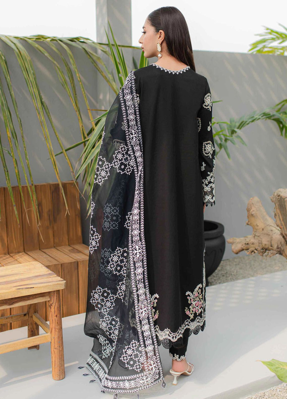 Qalamkar Qline Embroidered Lawn 3 Piece Unstitched Suit Q24QEL-09 EVADNE Qalamkar Qline Embroidered Lawn 3 Piece Unstitched Suit Q24QEL-09 EVADNE