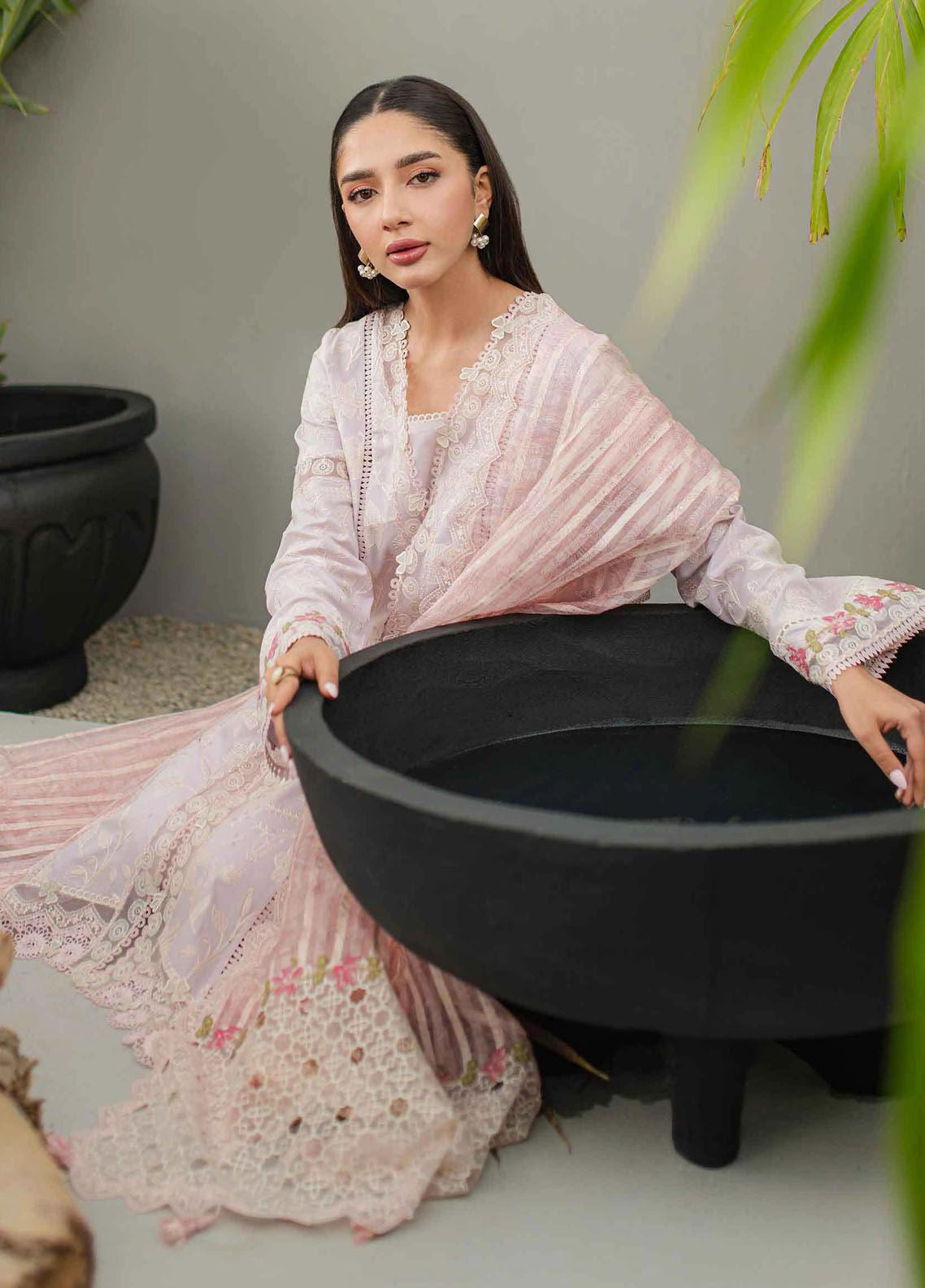 Qalamkar Qline Embroidered Lawn 3 Piece Unstitched Suit Q24QEL-11 NIEVE Qalamkar Qline Embroidered Lawn 3 Piece Unstitched Suit Q24QEL-11 NIEVE