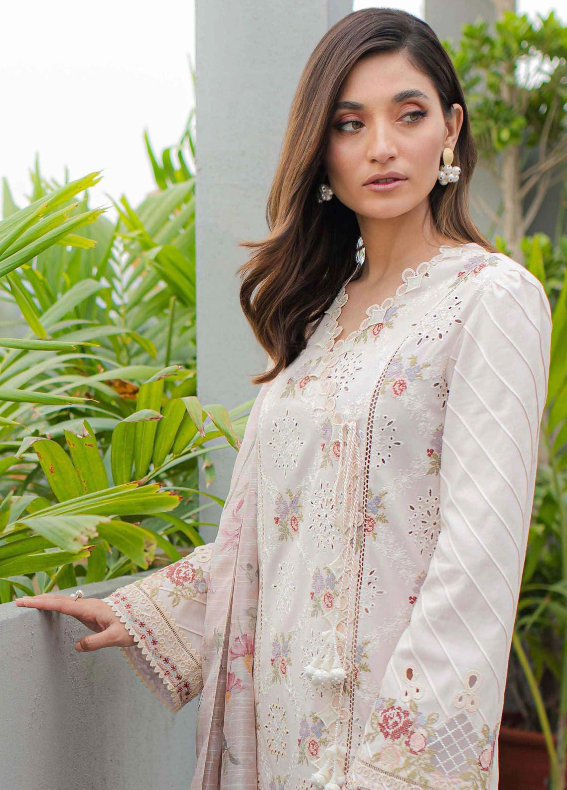 Qalamkar Qline Embroidered Lawn 3 Piece Unstitched Suit Q24QEL-13 OPALINE Qalamkar Qline Embroidered Lawn 3 Piece Unstitched Suit Q24QEL-13 OPALINE