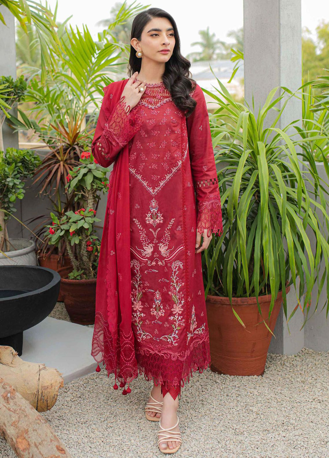Qalamkar Qline Embroidered Lawn 3 Piece Unstitched Suit Q24QEL-14 MANON Qalamkar Qline Embroidered Lawn 3 Piece Unstitched Suit Q24QEL-14 MANON