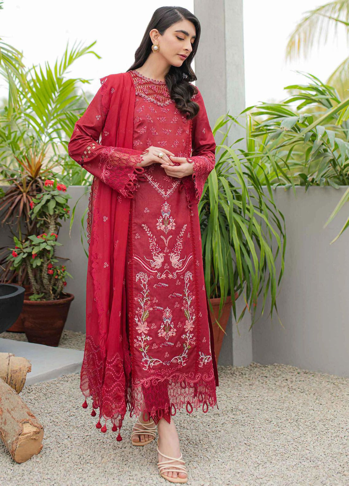 Qalamkar Qline Embroidered Lawn 3 Piece Unstitched Suit Q24QEL-14 MANON Qalamkar Qline Embroidered Lawn 3 Piece Unstitched Suit Q24QEL-14 MANON