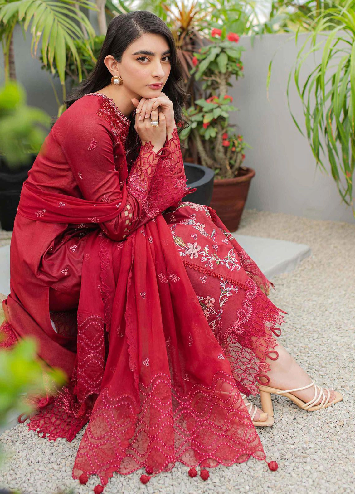 Qalamkar Qline Embroidered Lawn 3 Piece Unstitched Suit Q24QEL-14 MANON Qalamkar Qline Embroidered Lawn 3 Piece Unstitched Suit Q24QEL-14 MANON