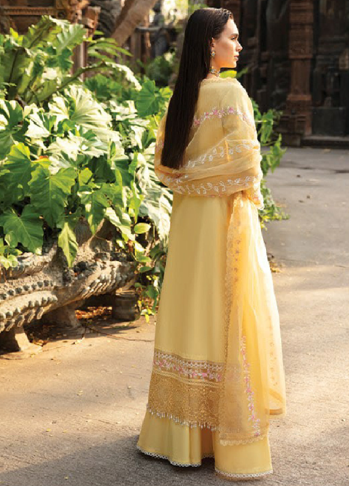 Reve By Serene Luxury Embroidered Lawn 3 Piece Unstitched Suit S24RLL SL-59 Reve By Serene Luxury Embroidered Lawn 3 Piece Unstitched Suit S24RLL SL-59