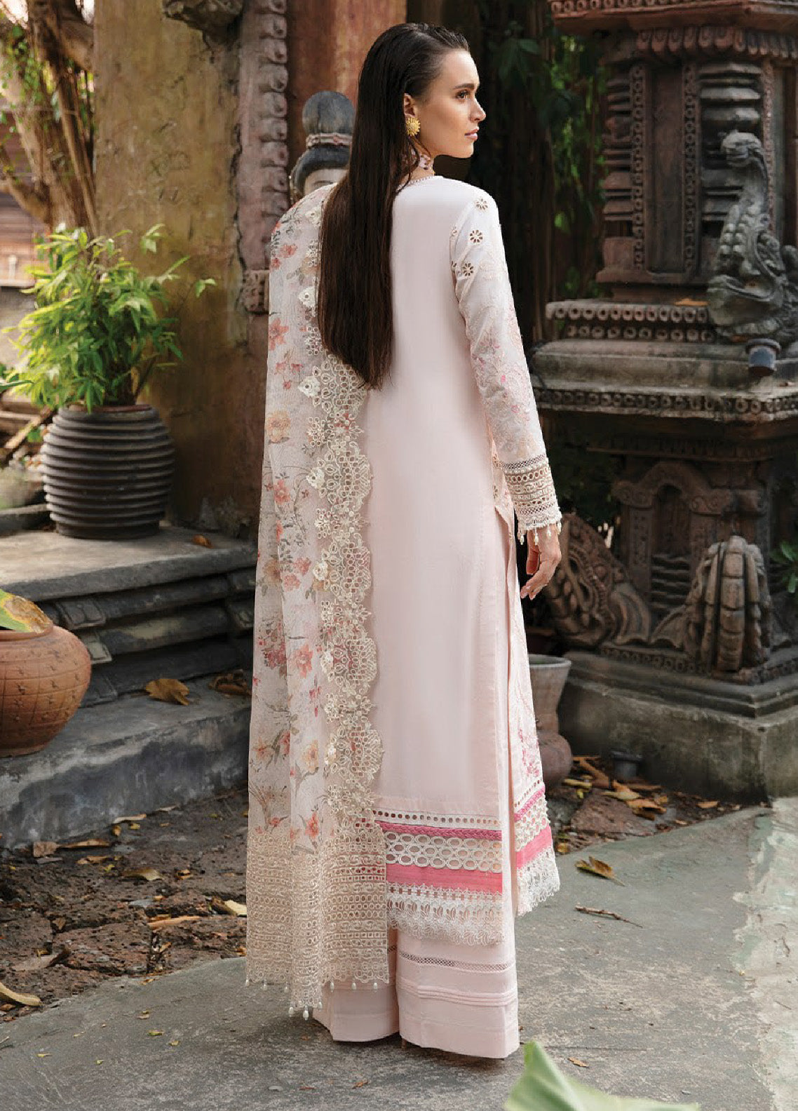 Reve By Serene Luxury Embroidered Lawn 3 Piece Unstitched Suit S24RLL SL-62 Reve By Serene Luxury Embroidered Lawn 3 Piece Unstitched Suit S24RLL SL-62