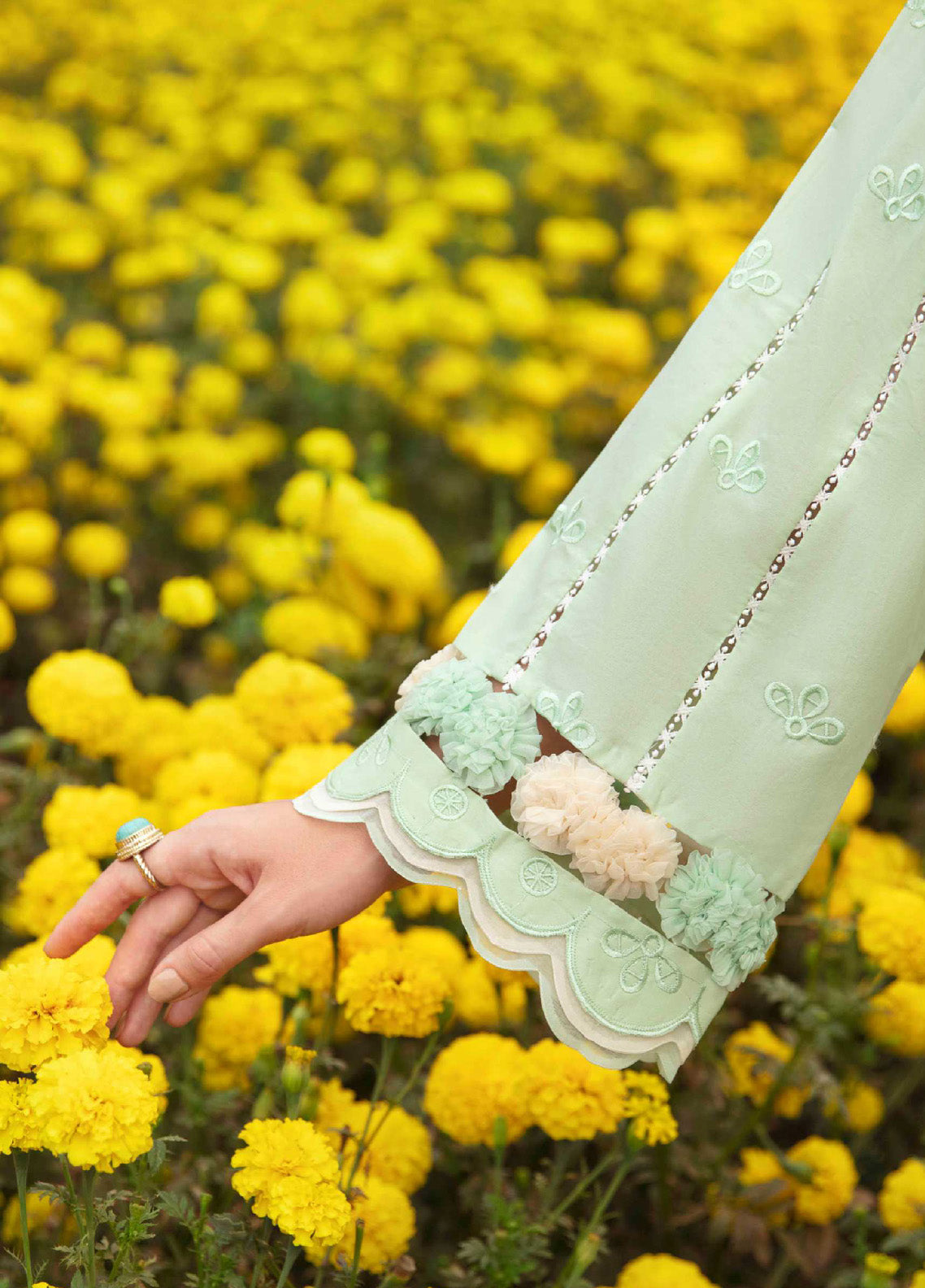 Sable Vogue Luxury Embroidered Swiss Lawn 3 Piece Unstitched Suit SV24LL-04 NISA Sable Vogue Luxury Embroidered Swiss Lawn 3 Piece Unstitched Suit SV24LL-04 NISA