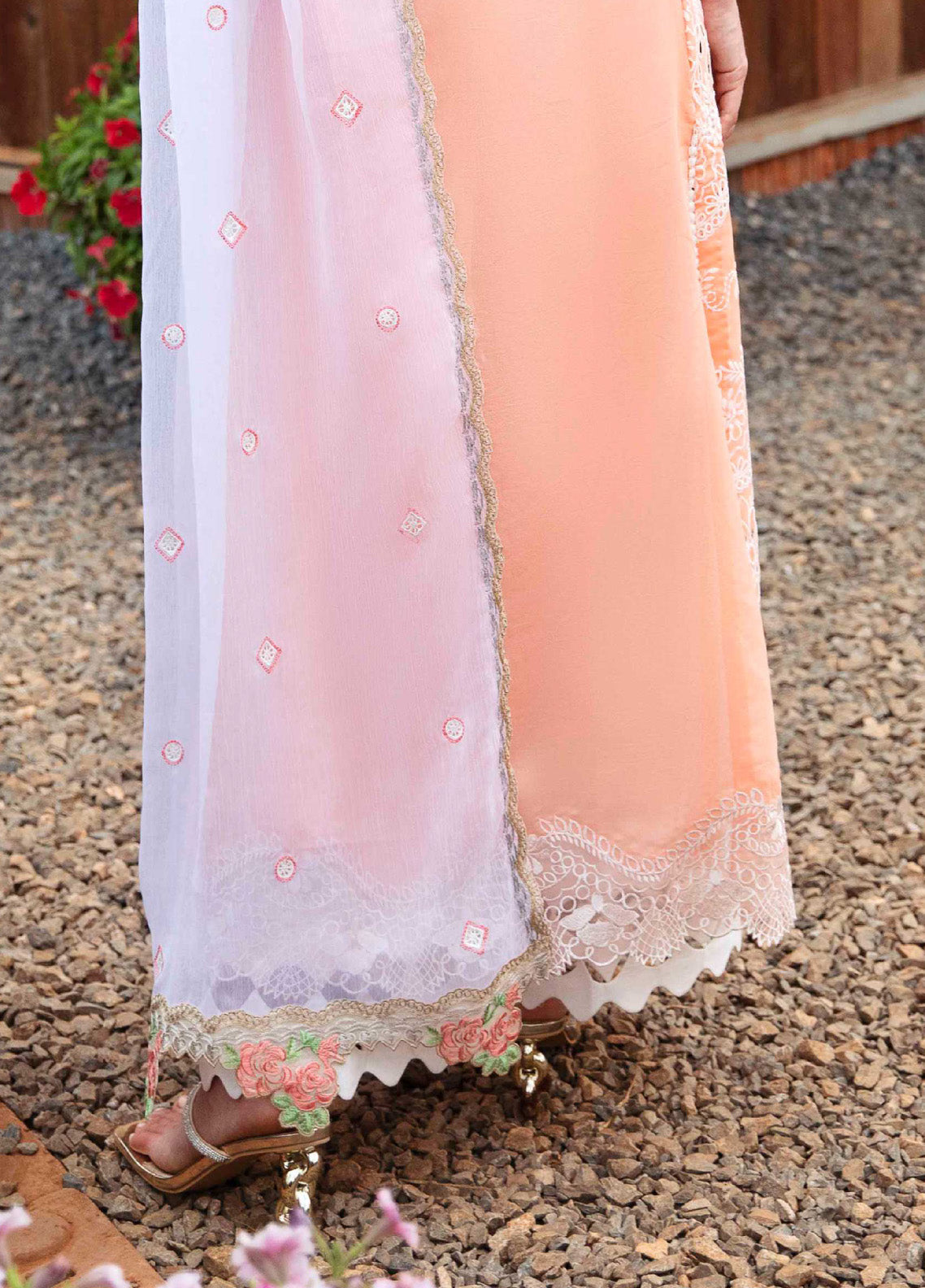 Sable Vogue Luxury Embroidered Swiss Lawn 3 Piece Unstitched Suit SV24LL-05 LINNEA Sable Vogue Luxury Embroidered Swiss Lawn 3 Piece Unstitched Suit SV24LL-05 LINNEA