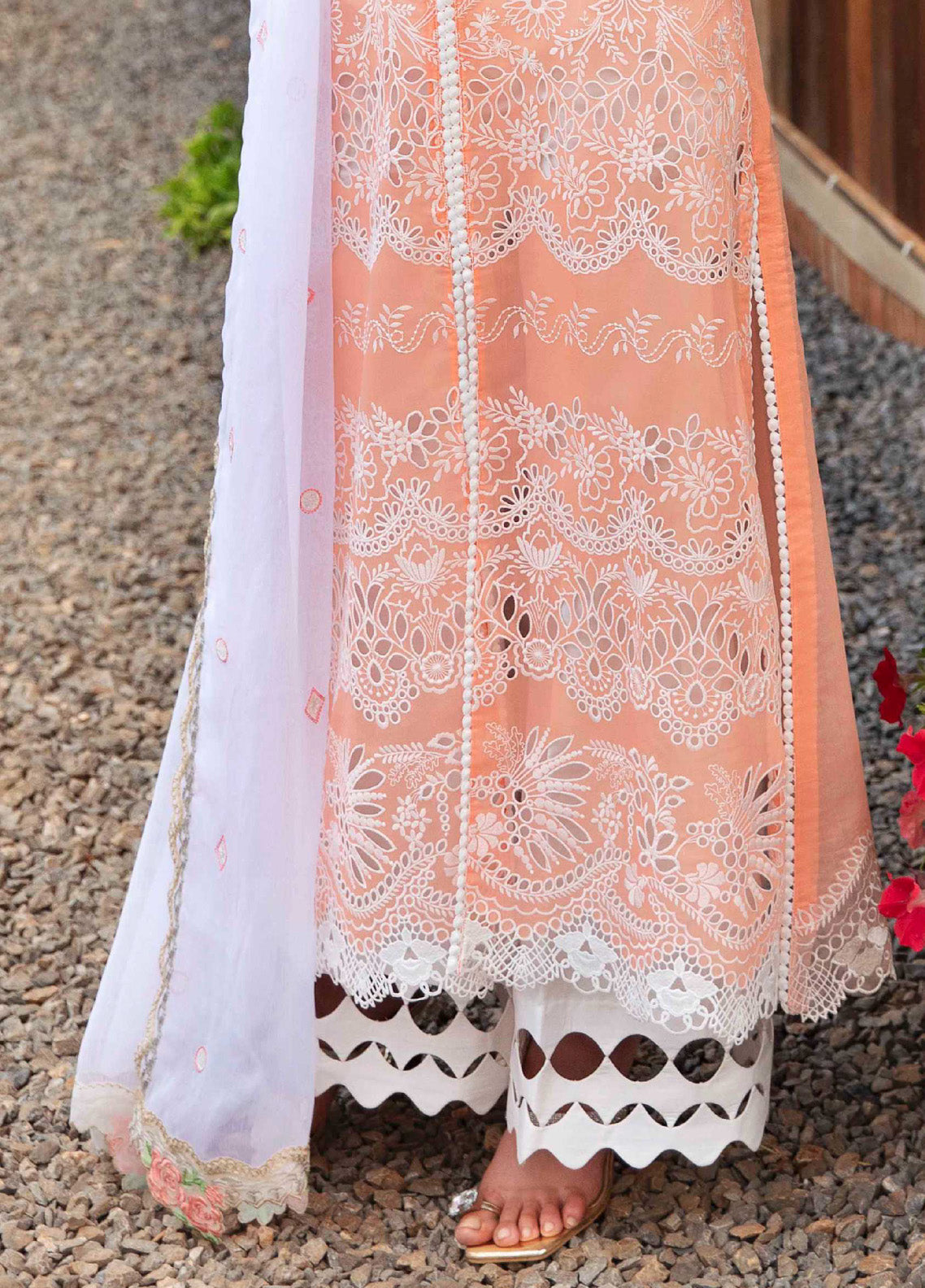 Sable Vogue Luxury Embroidered Swiss Lawn 3 Piece Unstitched Suit SV24LL-05 LINNEA Sable Vogue Luxury Embroidered Swiss Lawn 3 Piece Unstitched Suit SV24LL-05 LINNEA