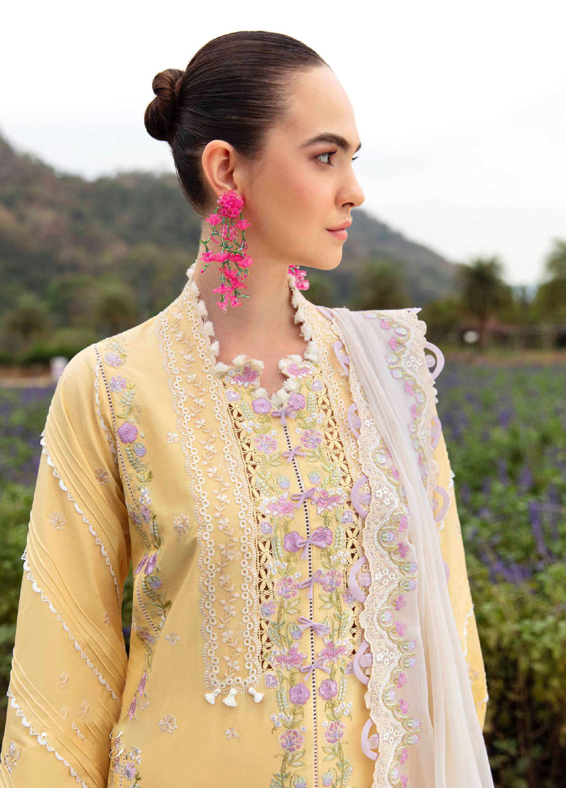 Sable Vogue Luxury Embroidered Lawn 3 Piece Unstitched Suit SV24LL-08 MAYE Sable Vogue Luxury Embroidered Lawn 3 Piece Unstitched Suit SV24LL-08 MAYE